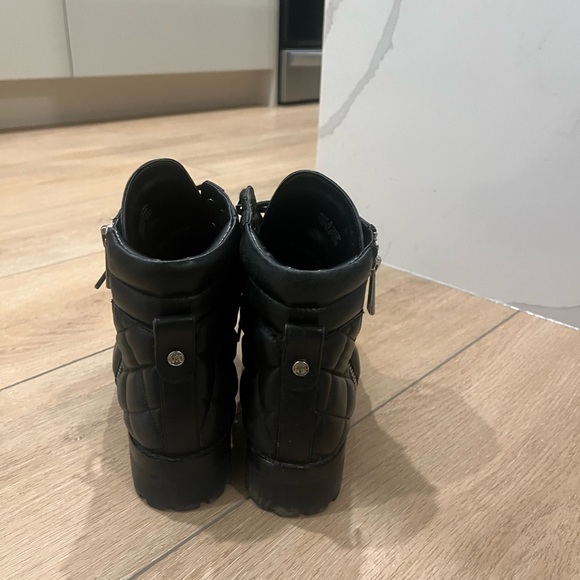 Michael kors booties - Picture 4 of 5